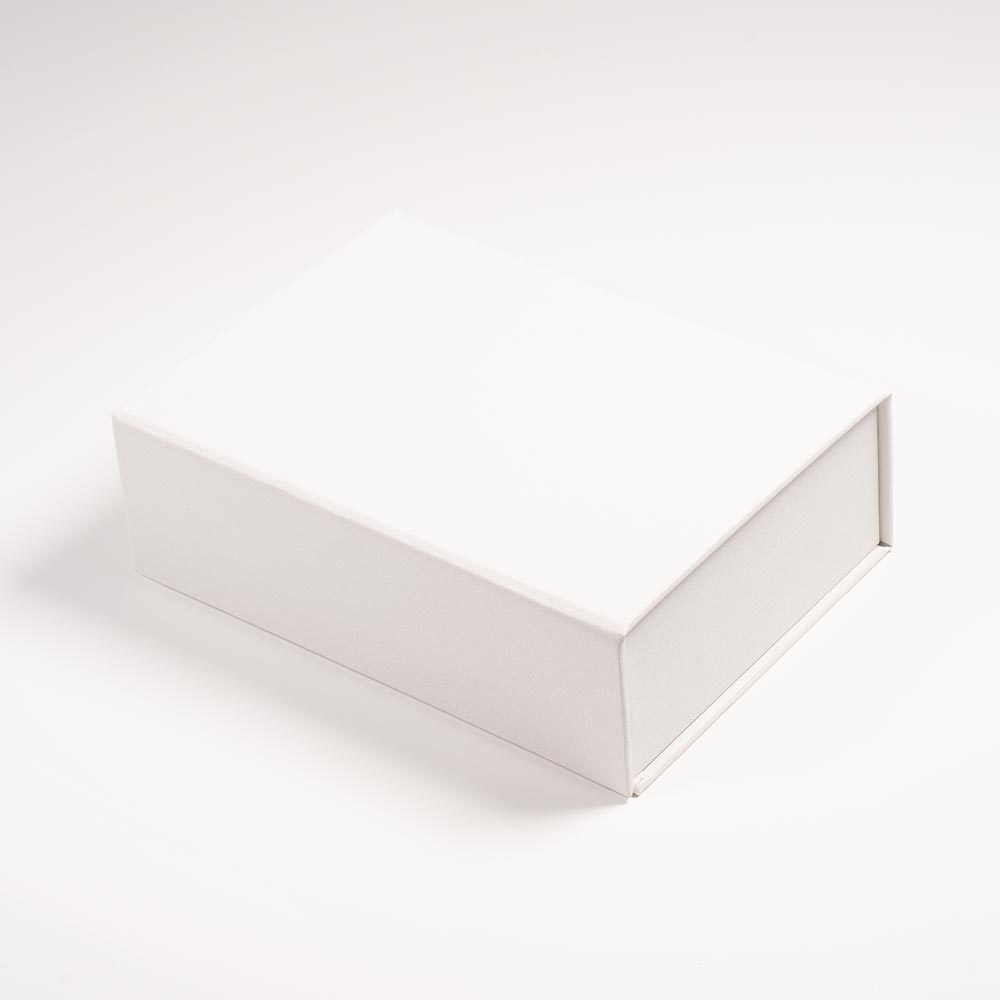 Elegant White 16 x 11